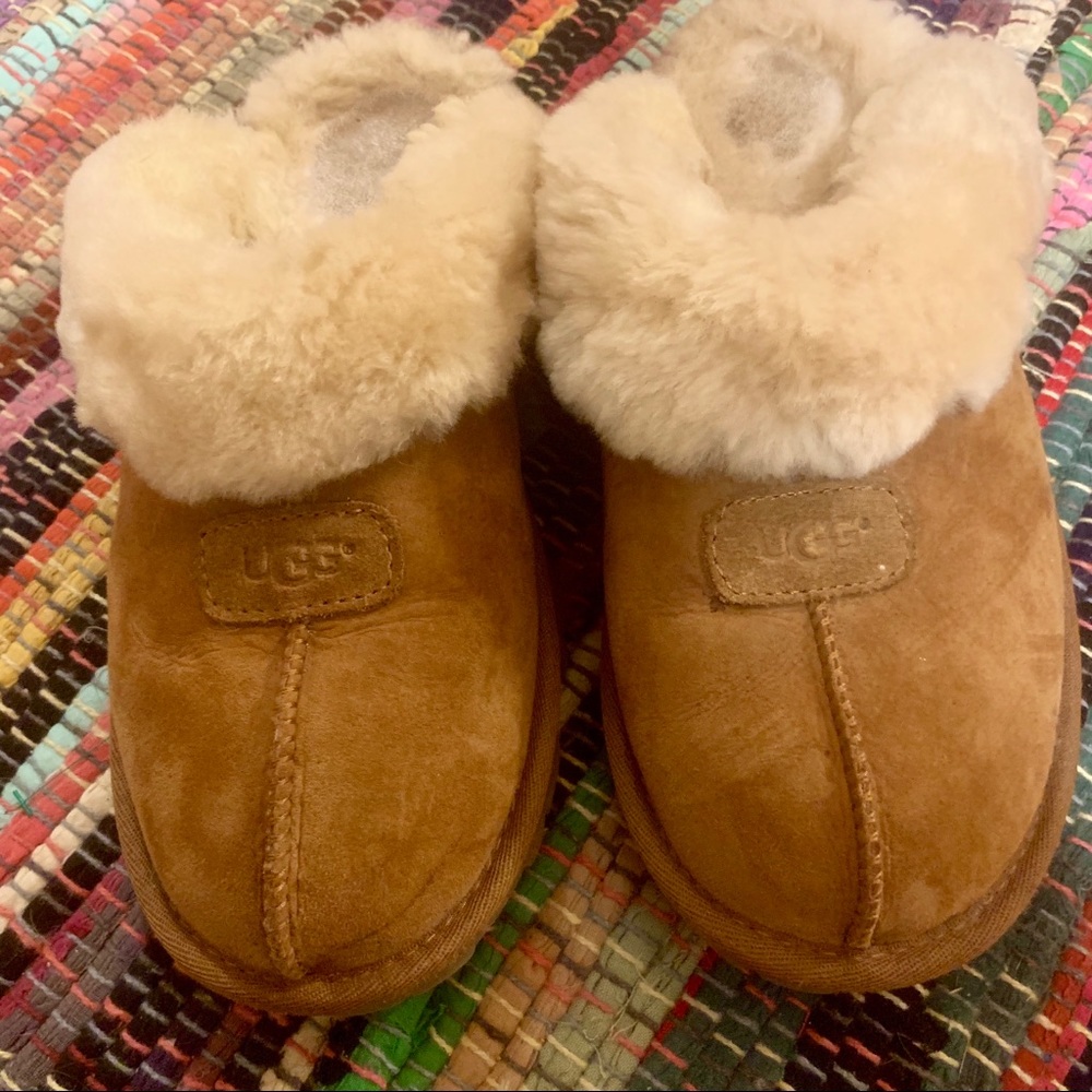 UGG slippers coquette style SIZE 8.